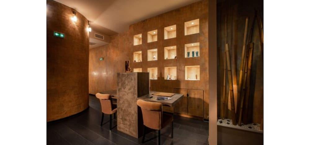 De Paris Hotel 3*